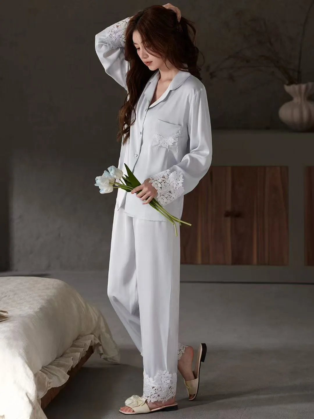 Bộ quần áo nữ dài tay lụa 8070 Xanh  F   QC.Đ19
