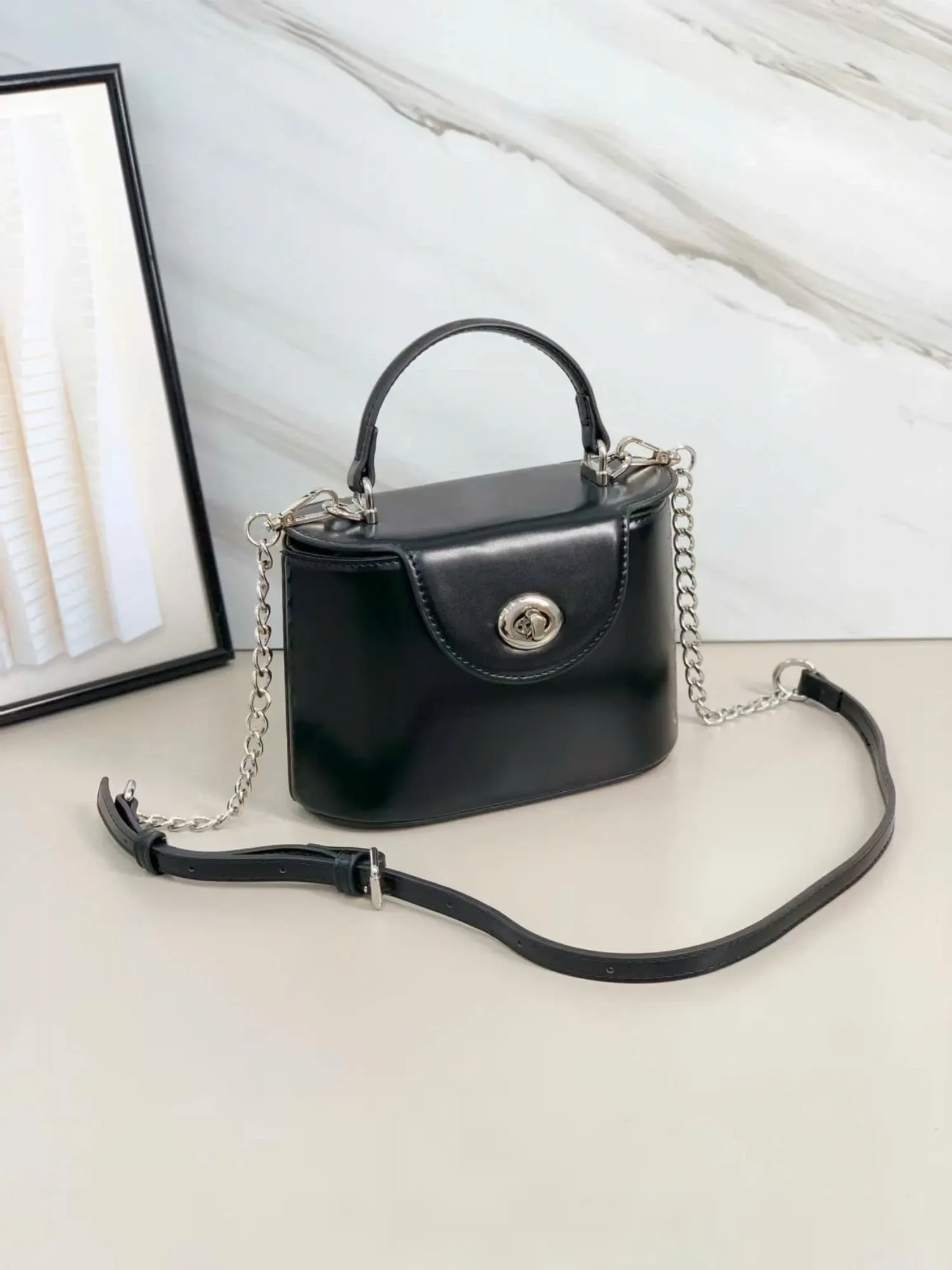 https://sieuthithanhdo.vn/images/products/thoi_trang/anhthoitranggoss/thu%20đông/C%20Trang%20túi/15%20ok/R400248/original/R400248_6.webp