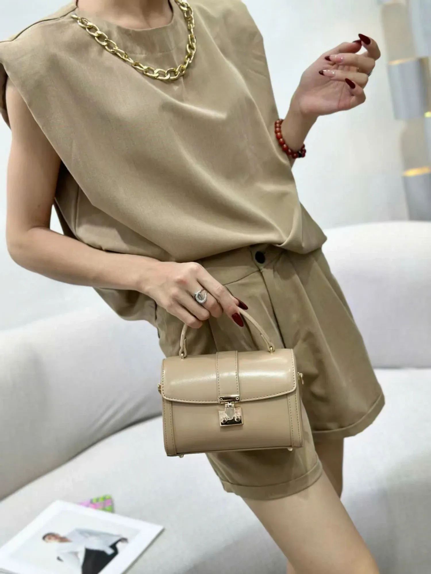Túi xách tay da cs teen nhỏ 818763 trắng đục 15T8 26CC