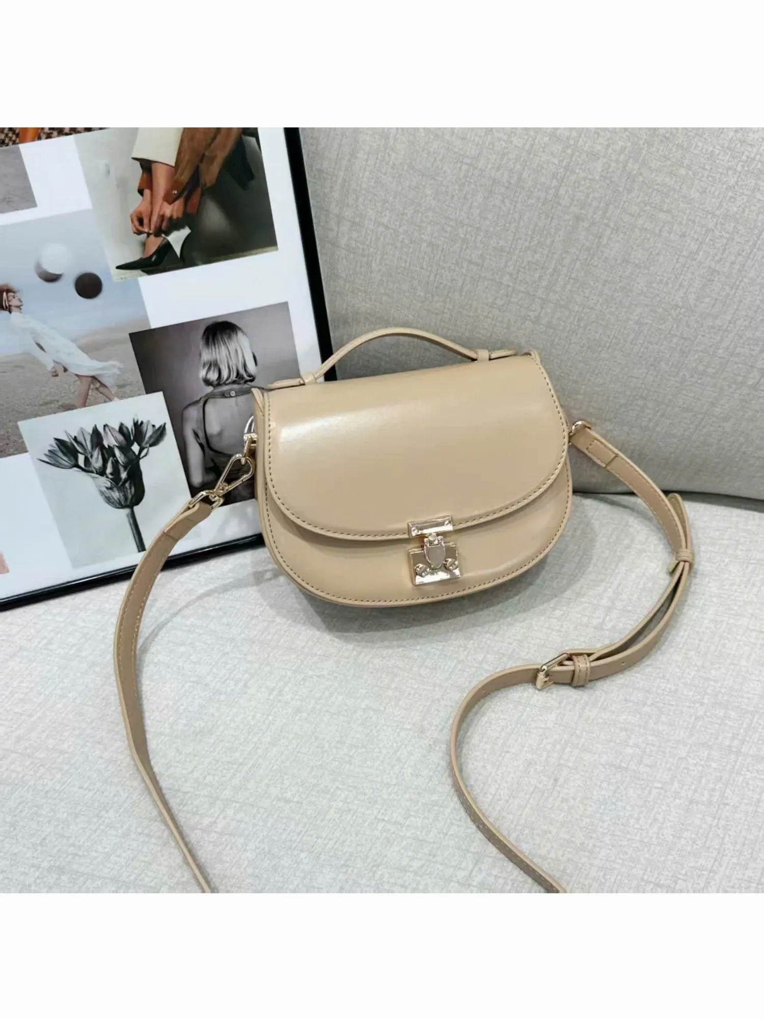 Túi xách tay da cs teen trung 818766 nâu nhạt 15T8 26CC