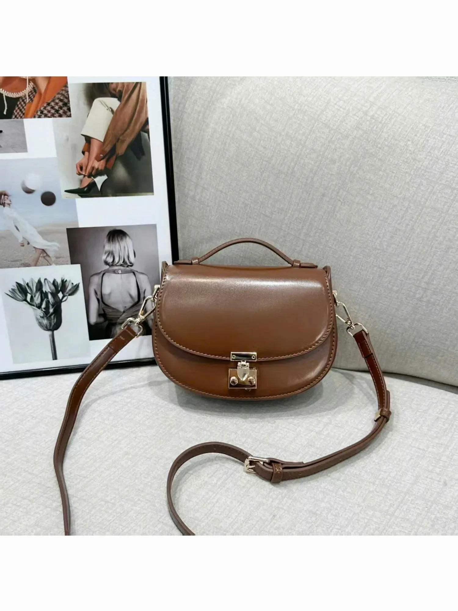 Túi xách tay da cs teen trung 818766 nâu nhạt 15T8 26CC