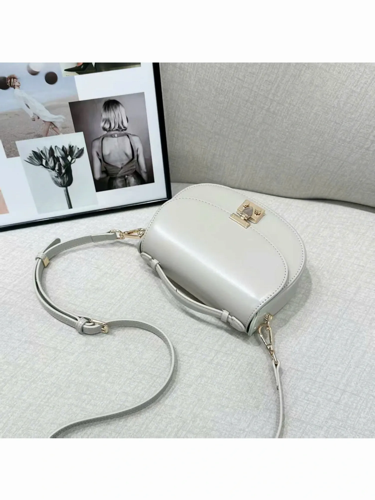 Túi xách tay da cs teen trung 818766 nâu nhạt 15T8 26CC