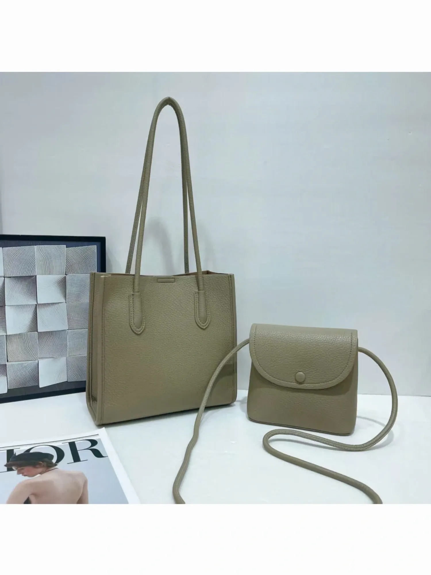 https://sieuthithanhdo.vn/images/products/thoi_trang/anhthoitranggoss/thu%20đông/C%20Trang%20túi/15%20ok/R400753/original/R400753_3.webp