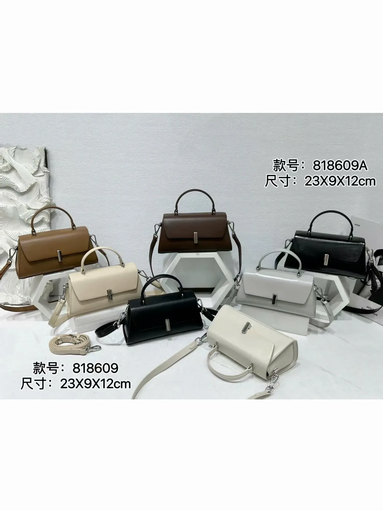https://sieuthithanhdo.vn/images/products/thoi_trang/anhthoitranggoss/thu%20đông/C%20Trang%20túi/15%20ok/R400760/original/R400760_3.webp