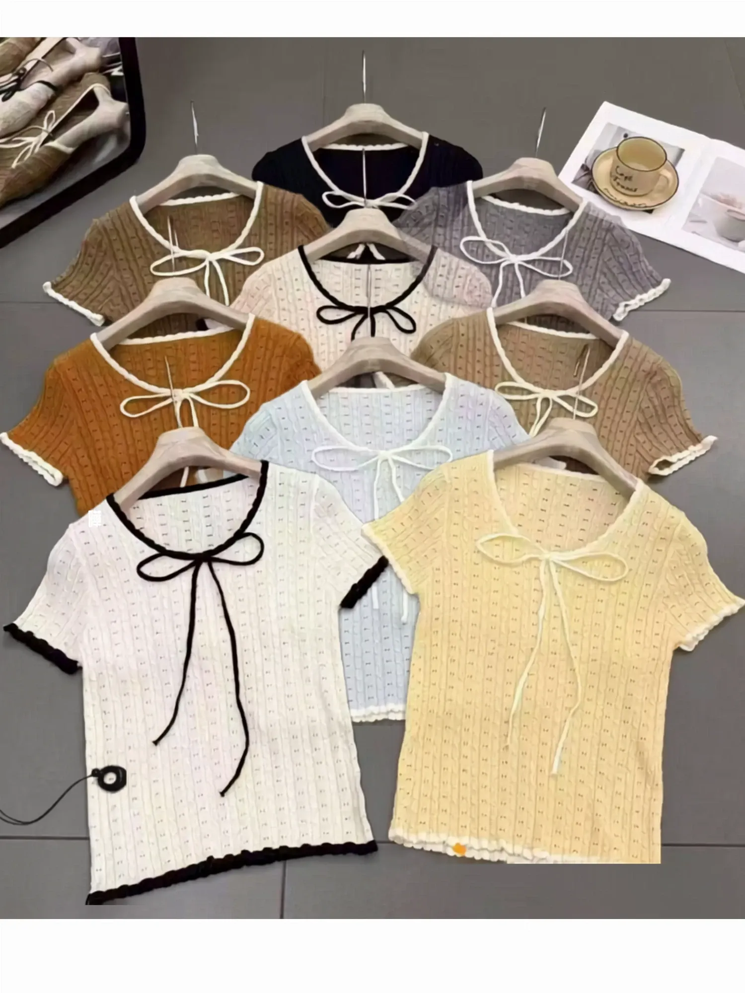 Áo len mongtoghi nữ cổ tròn 158 vàng 29.2026D1